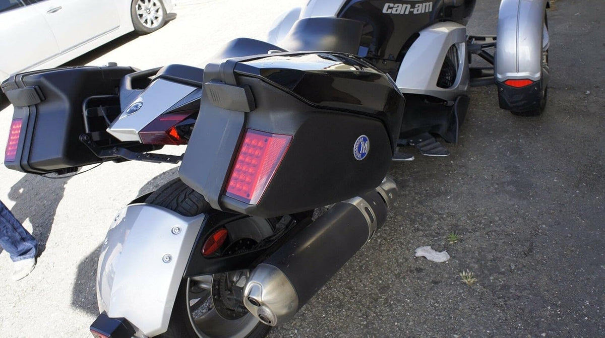 Detachable Hard Saddlebags with Mounting Brackets L321028